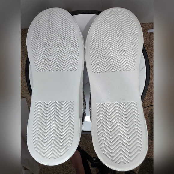 Betsey Johnson Sidny Women's Fashion Sneakers Skulls Size 8 M - Picture 7 of 7